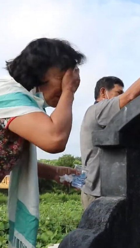 Marsuap Jadi Tradisi Ziarah Orang Batak, Hapus Kedukaan Lewat Cuci Muka di Atas Makam