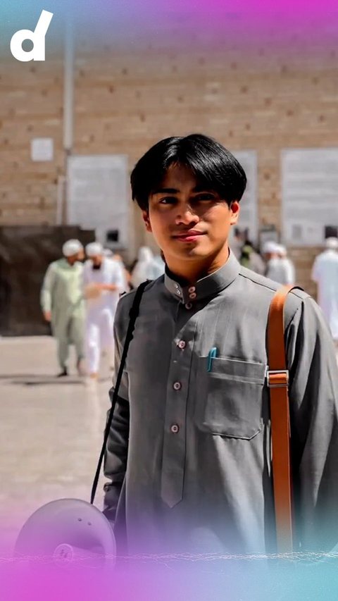 Viral Handsome Hajj Guide, His Looks Make You Enchanted