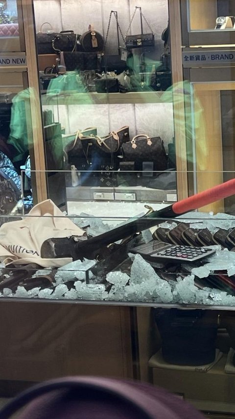 10-Year-Old Boy Skipped School to Rob $642,906 Luxury Watch with Gang