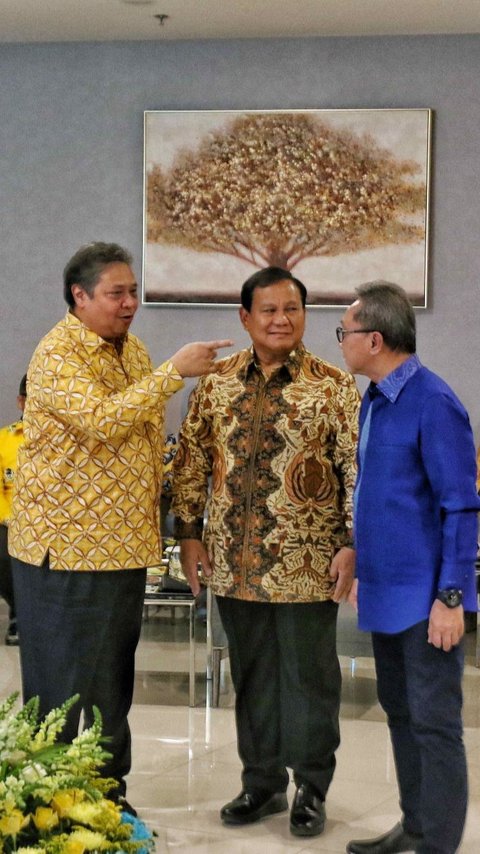 VIDEO: Momen Prabowo Tarik Tangan AHY saat Tos Bersama Ketum Koalisi Indonesia Maju
