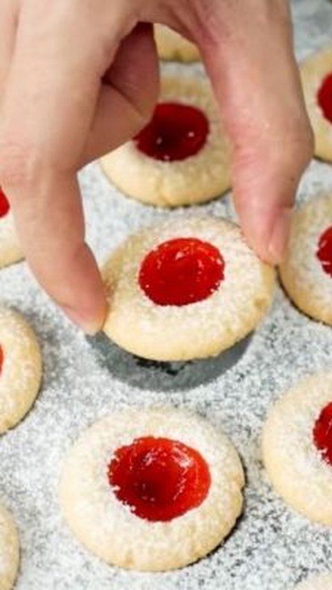 Resep Thumbprint Strawberry, Cookies Gurih nan Manis Cocok Untuk Bekal Si Kecil