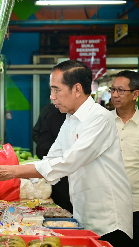 Jokowi Blusukan ke Pasar Jatinegara: Harga Beras Masih Tinggi