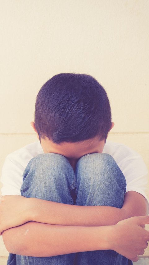 Sad Moment of a Child Rejecting the Presence of Their Biological Mother Who Left Them Since Childhood: Refusing to Even Look at Their Mother's Face