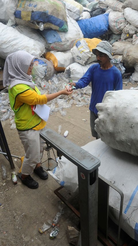FOTO: Melihat Koperasi Pemulung yang Sukses Memperdayakan Puluhan Pemulung di Tangerang Selatan, Omset per Bulan Rp1,5 Miliar