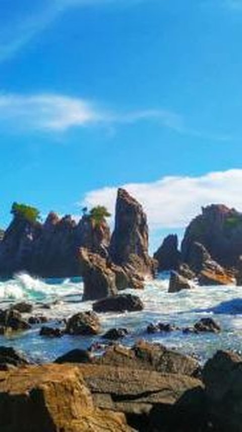 Menyambangi Pantai Gigi Hiu, Wisata Hidden Gem Lampung yang Unik