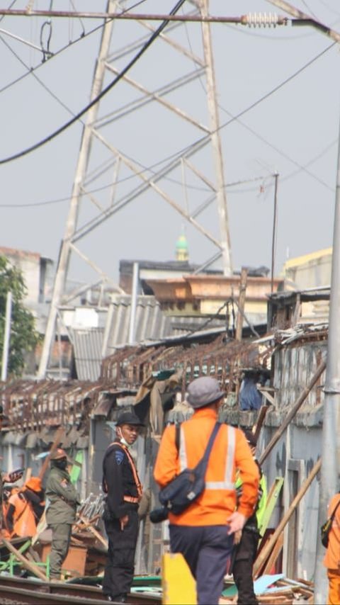 Diduga Jadi Tempat Esek-Esek dan Kriminalitas Tinggi, Ratusan Bangunan Liar di Gang Royal Jakut Dibongkar