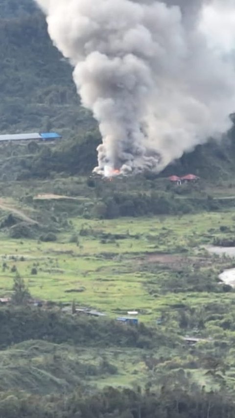 Tolak Pembangunan, KKB Bakar Rumah Anggota DPRD dan Kios di Papua Pegunungan