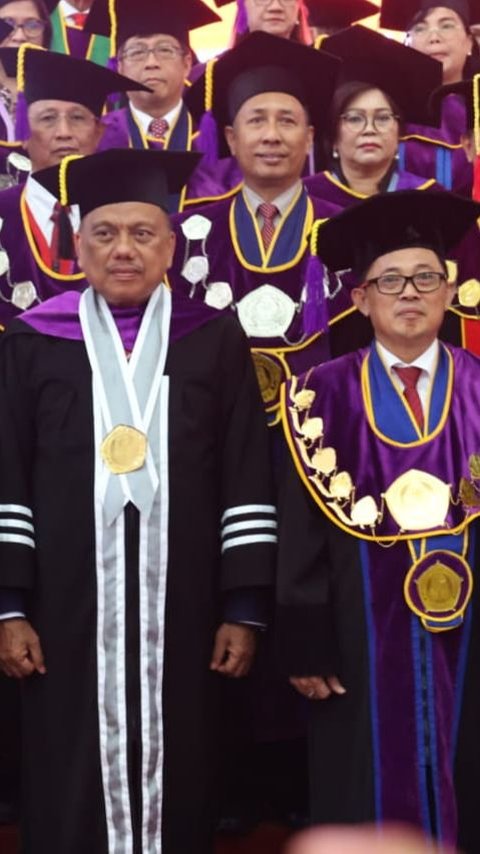 Olly Dondokambey Terima Gelar Doktor Honoris Causa Pertama dari Unsrat