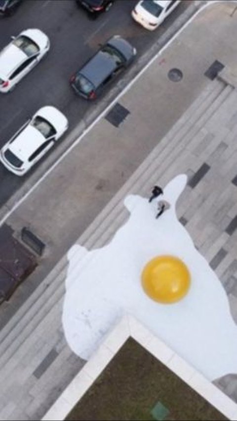 Dutch Artist Creates Giant Eggplant Art Installation on the Street