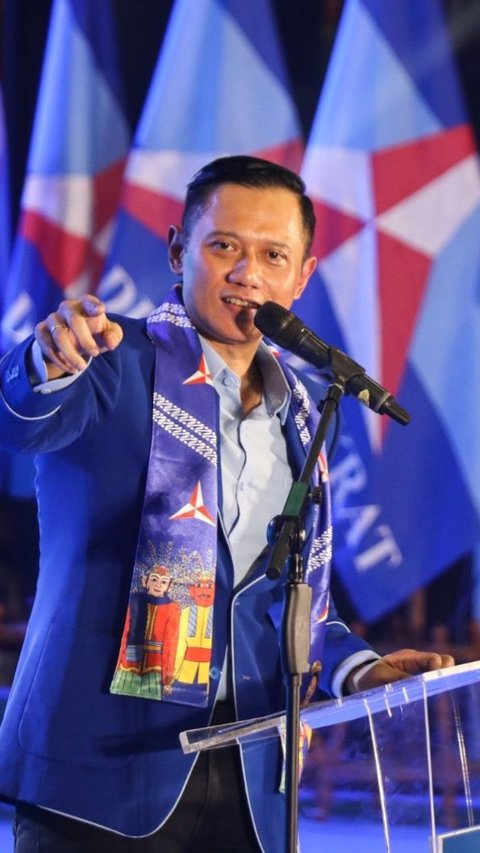VIDEO: AHY Nyanyi Depan Prabowo 