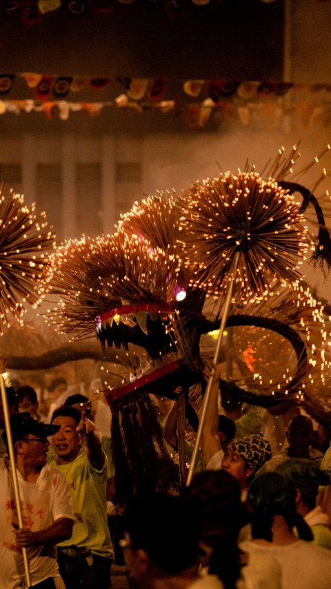 Tai Hang Fire Dragon Dance Colors Autumn in Hong Kong