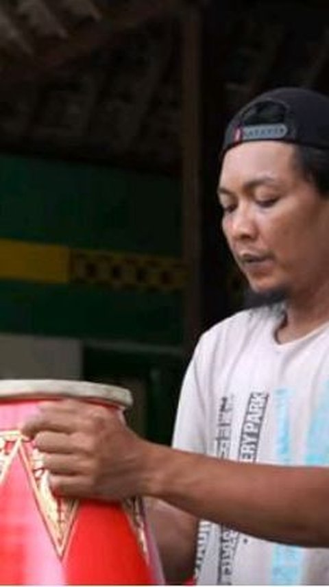 Kisah Inspirasi Joko Kendang, Teruskan Usaha Sang Kakek Jadi Perajin Alat Musik Tradisional