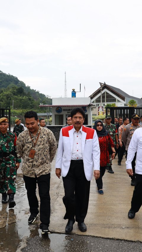 Kunjungi PLBN Entikong, Kepala BPIP Komitmen Perkuat Ideologi Pancasila di Perbatasan