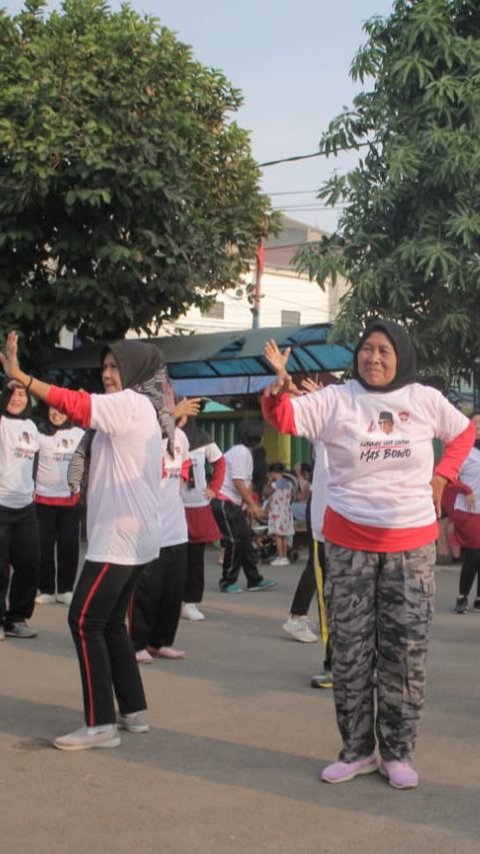 Aksi Relawan Prabowo Ajak Warga Karawang Senam Sehat di Minggu Pagi