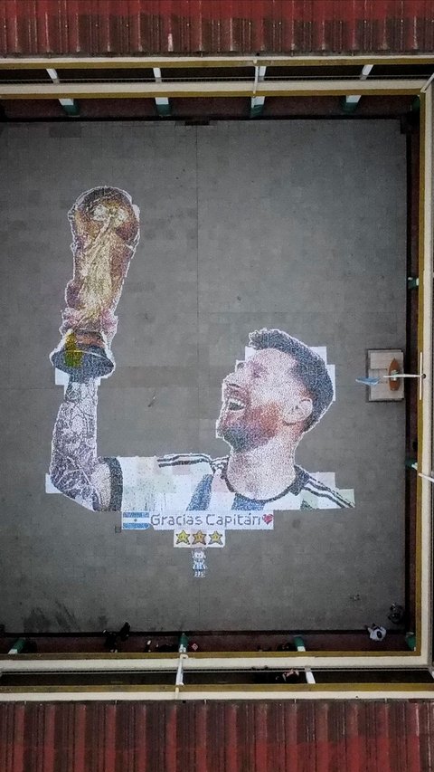 FOTO: Kreativitas Siswa SMA di Argentina Bikin Wajah Lionel Messi dari 90.000 Tutup Botol, Hasilnya Bikin Melongok!