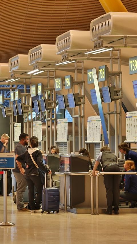 Airport Officer in the Philippines Caught Swallowing Passengers' Money Worth Rp4.6 Million