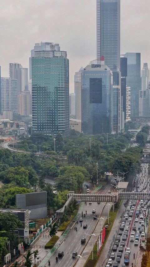 Peringati HUT Ke-55, Kadin Serahkan Peta Jalan Indonesia Emas 2045 ke Jokowi