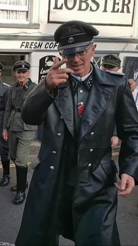 A Group of Men Kicked Out of 1940s Festival for Dressing as a Nazi
