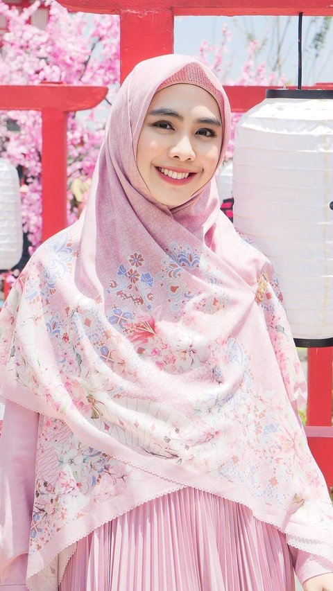 2 Sweet Styles Touch of Pink Oki Setiana Dewi