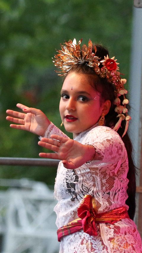 FOTO: Tari Tradisional Bali Beri Warna Kemeriahan Asia Fest 2023 di Rumania