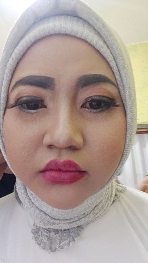 Viral Bride Pays MUA Rp25 Million, the Makeup Result Makes Her Cry: 'Simple Soft Makeup Turns into Sofo Iki?'