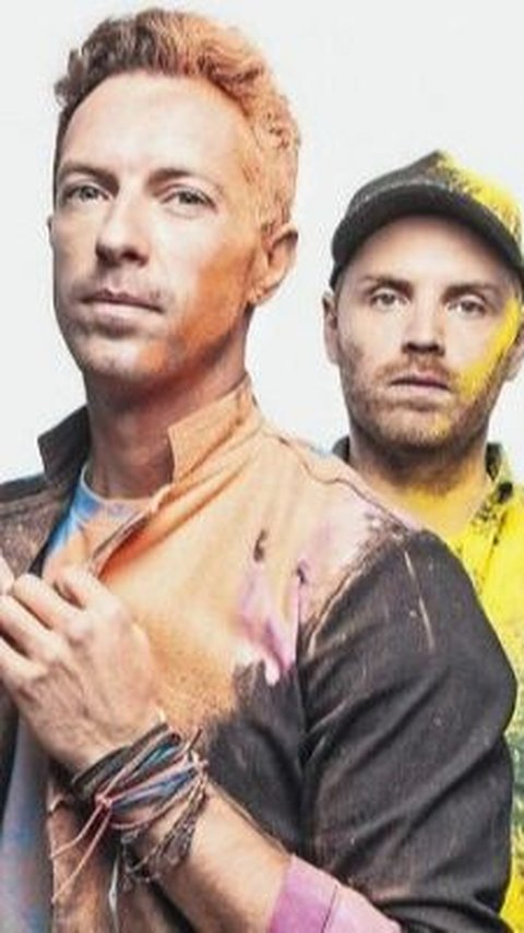 Hoki Parah, Maliq Tasmaya Mahasiswa Asal Indonesia Diajak Chris Martin Naik ke Atas Panggung saat Konser Coldplay