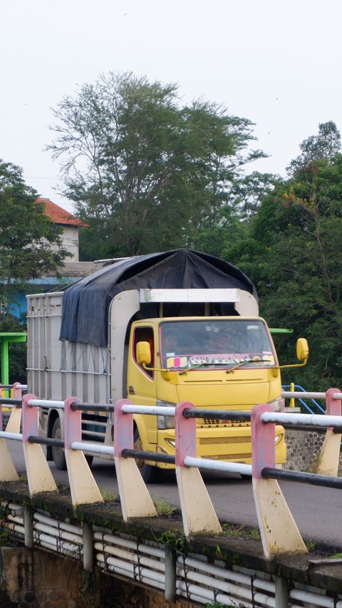 Truck Driver's Outpouring of Being Extorted in Babelan, Giving Money Every 2 Meters According to Finger Code