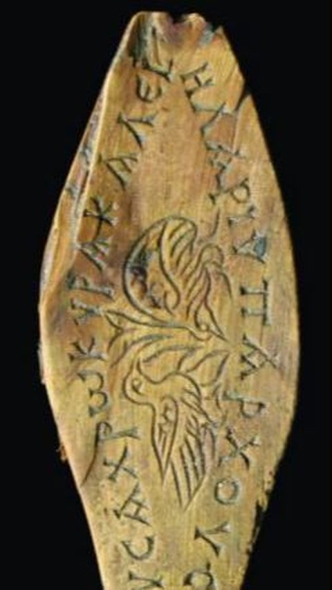 Sandal Berusia 1.600 Tahun Milik Seorang Perempuan Ditemukan di Pelabuhan Kuno, Ada Pesan Khusus Terukir di Solnya