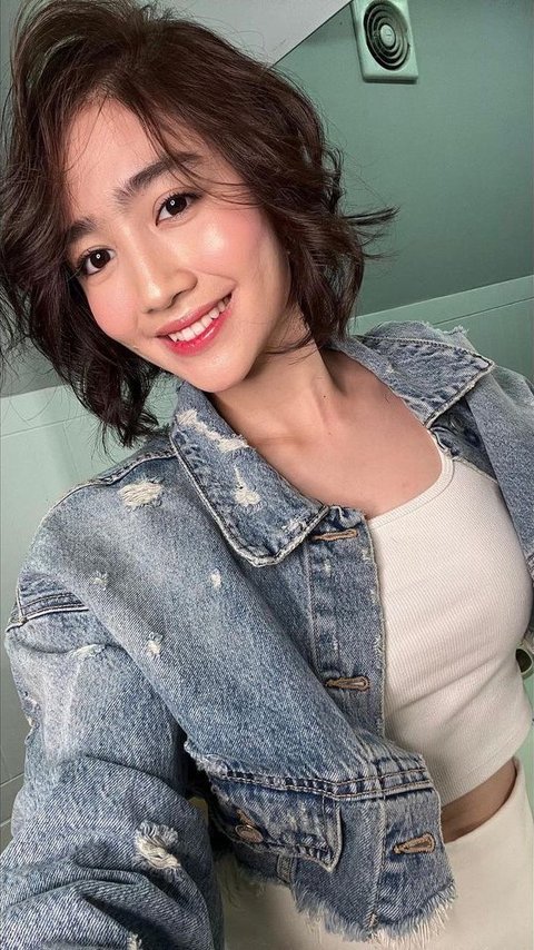 Portrait of Febby Rastanty Cutting Her Hair Short, the Result is Enchanting