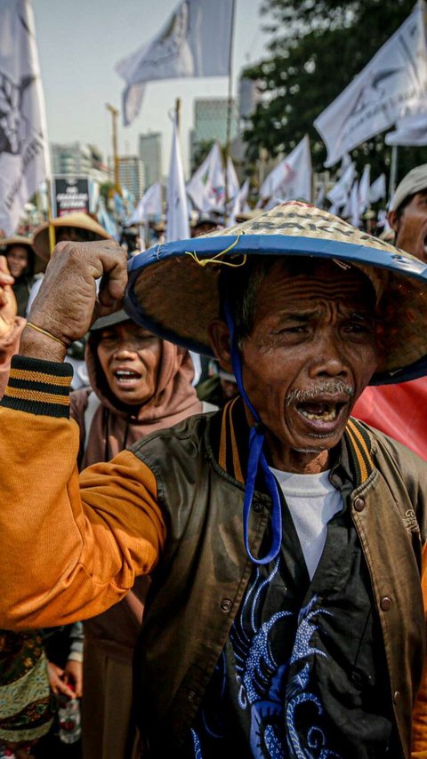 FOTO: Memperingati Hari Tani, Massa Buruh hingga Serikat Petani Minta Enam Tuntutan di Patung Kuda