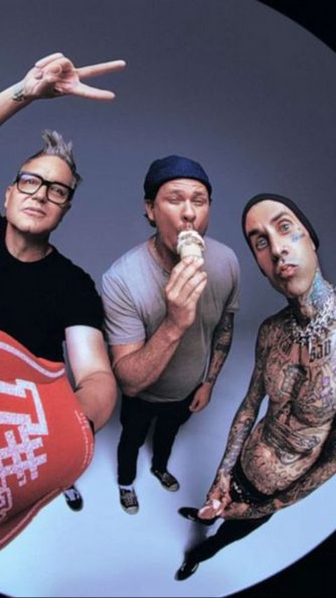 Travis Barker Positive for COVID-19, Blink-182 Tour Postponed?