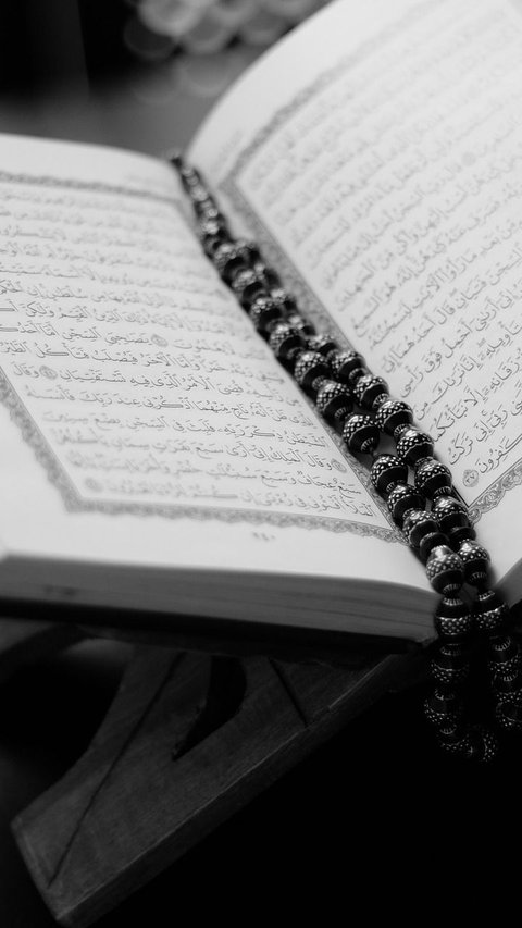 Bacaan Surah Al Alaq 1-5 Lengkap Beserta Arti & Isi Kandungannya, Umat Islam Harus Tahu!