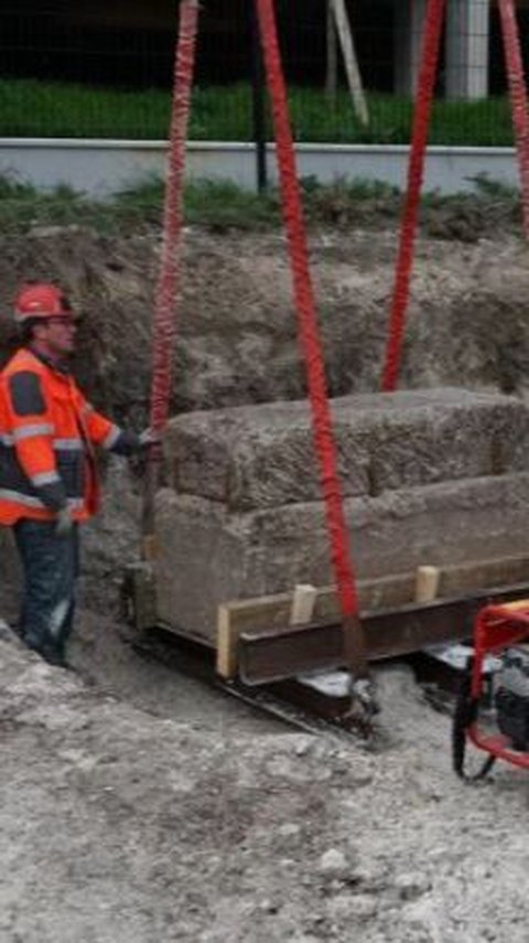 Sarkofagus Seberat Ratusan Ton Berusia 1.800 Tahun Ini Berisi Kerangka Wanita Sosialita, di Dalamnya Ditemukan Parfum & Cermin