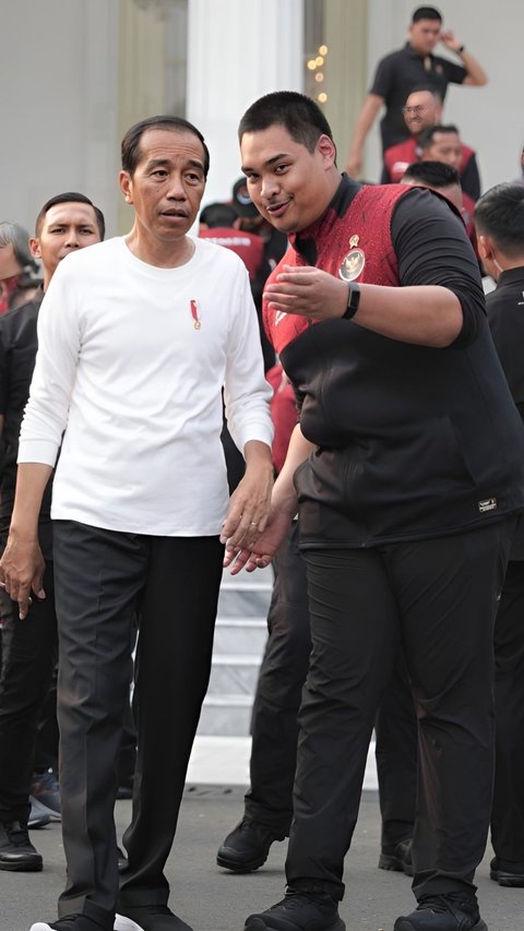 Viral Video of Minister of Youth and Sports Dito Enjoying Singing and Dancing Alongside Jokowi, Suddenly Shy When Glared at by Presidential Security Detail