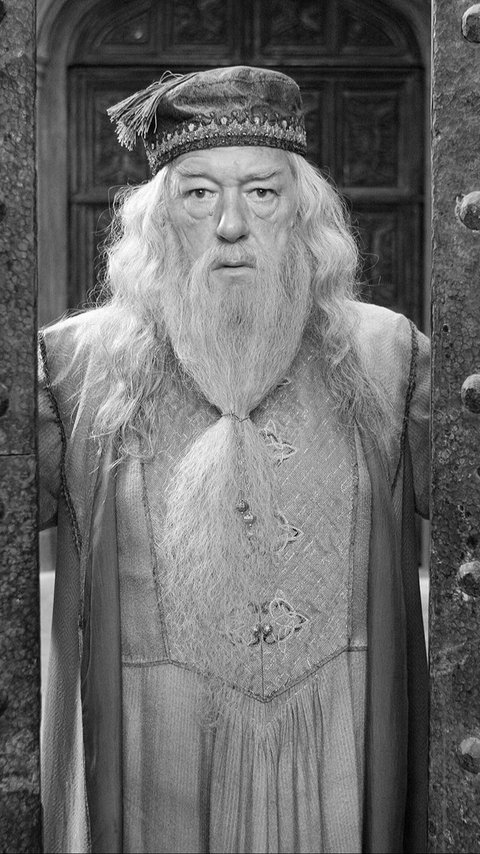 Michael Gambon, Dumbledore in Harry Potter, Dies at 82