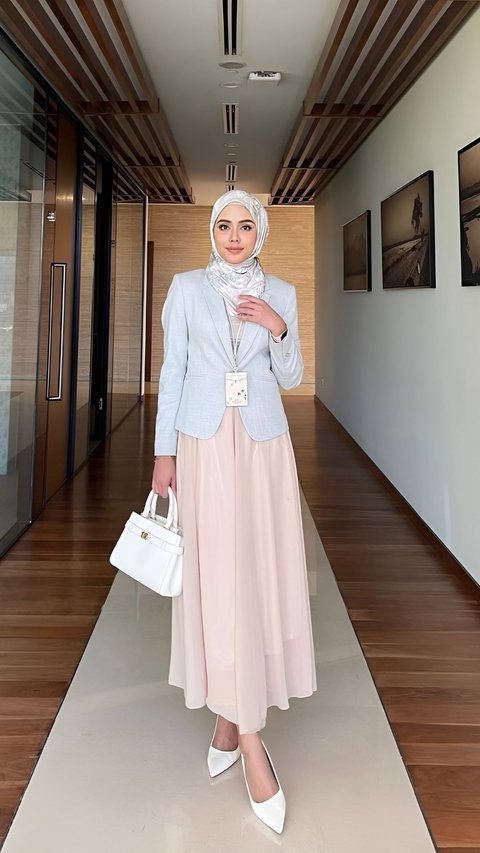 Inspiration Mix and Match Professional Skirt Look for Hijabers