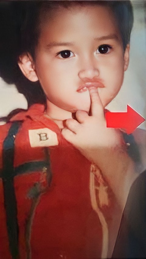 This Boy in a Red Shirt Became a Famous Actor and Once Stumbled upon a Child's Confession Case, Can You Guess?