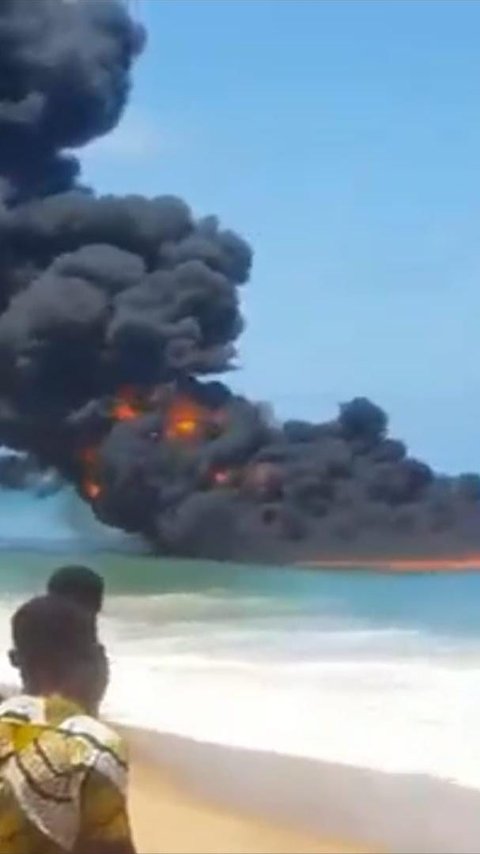 Viral Laut Terbakar di Nigeria Secara Misterius, Cek Dulu Faktanya!