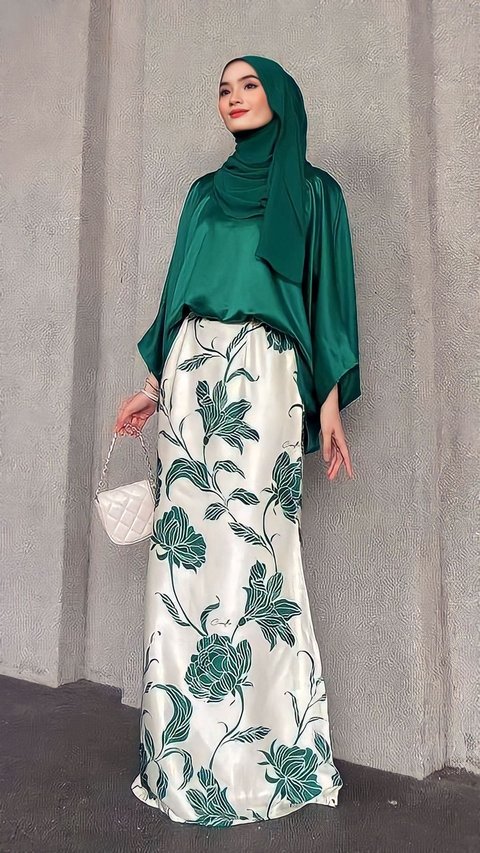 Romantic Look untuk Hijaber dengan Emerald Green