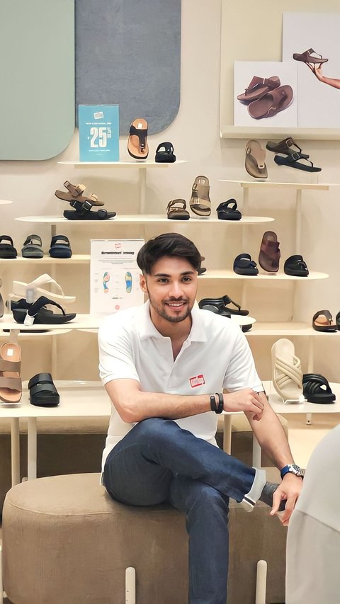 Keseruan Refal Hady Jadi Personal Shopper di Fitflop Indonesia