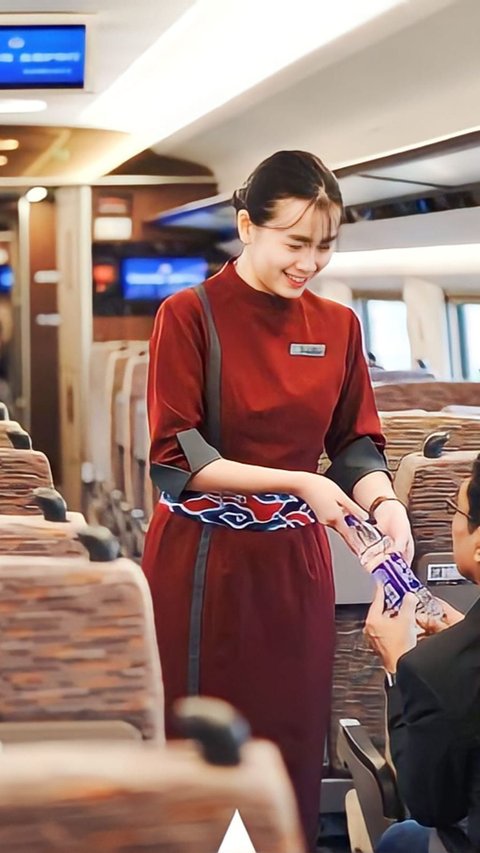 Whoosh High-Speed Train Opens Cabin Crew Locker Can Speak Chinese