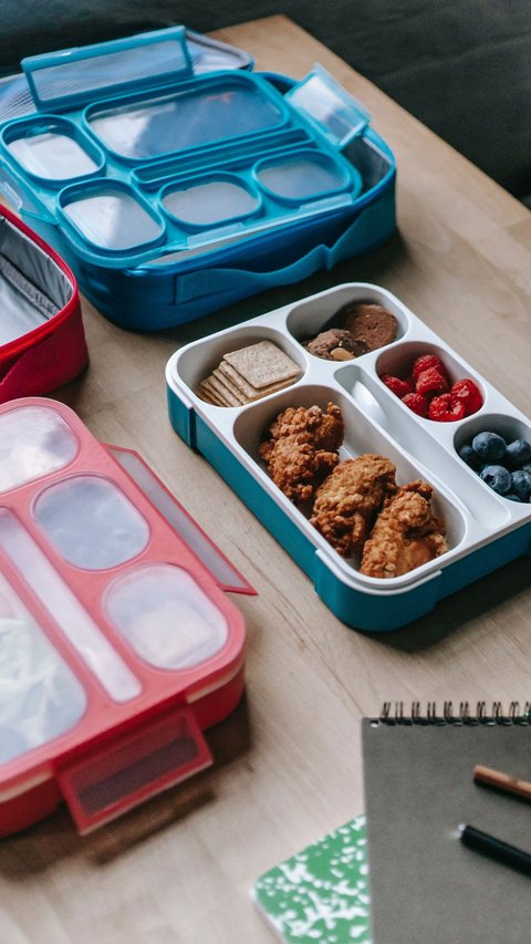 Husband Unboxing Wife's Complete Meal Box, 5 Boxes of Various Dishes, Amazes Netizens, Want to Go on a Picnic?