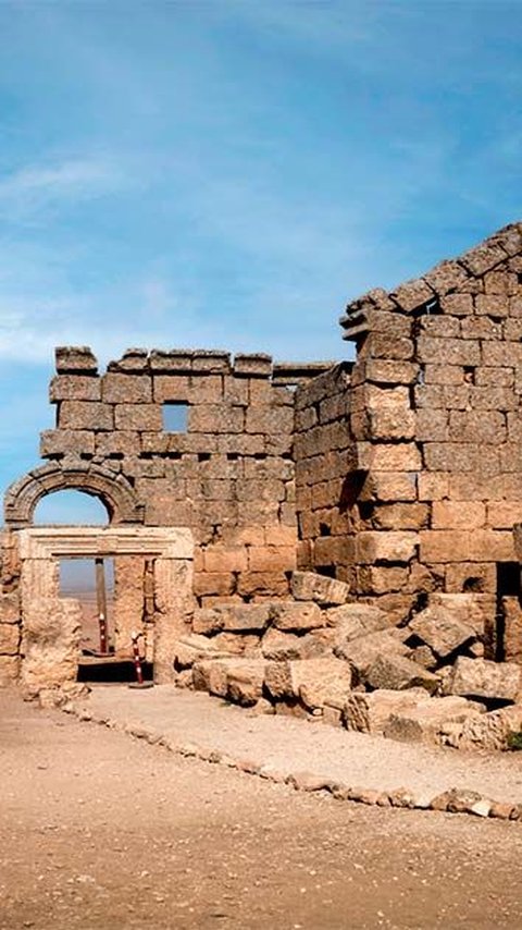Bangunan Besar Tersembunyi di Bawah Fondasi Kastil Kuno Romawi, Bisa Tampung Sampai 10.000 Orang