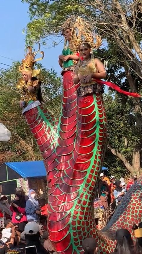 Viral Kostum Karnaval Siluman Ular Bak Sinetron Jadul, Keren Banget