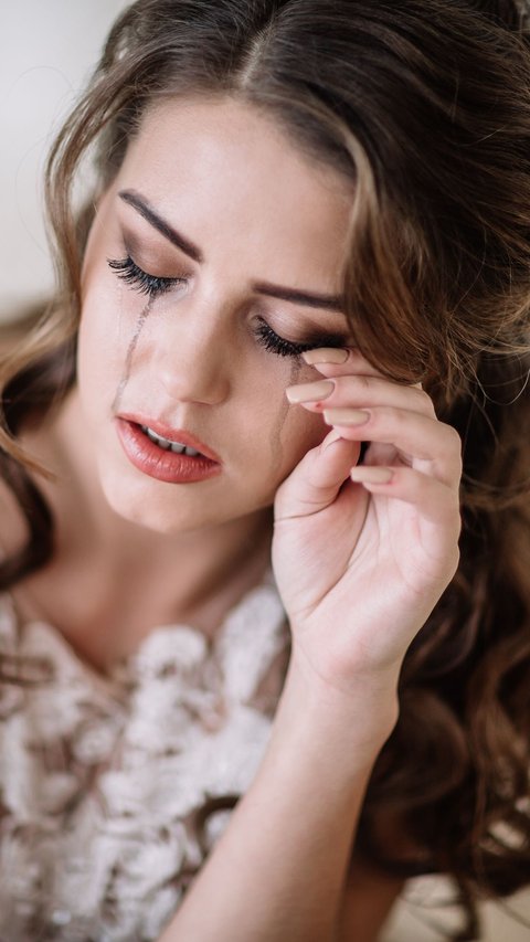 This Bride Refuses to Post Wedding Photos Because of Failed Makeup, the Result is Jaw-dropping!