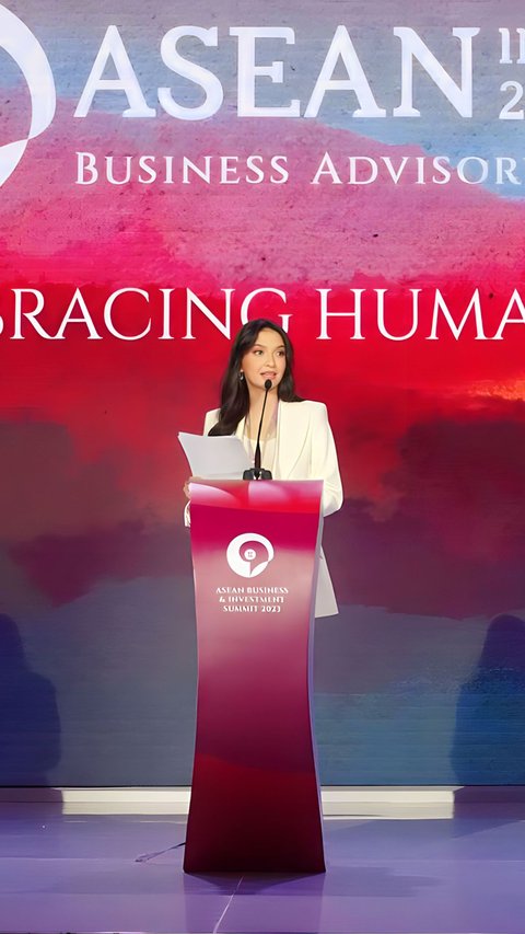 Potret Penampilan Raline Shah Pidato Inspiratif di KTT ASEAN Jadi Sorotan