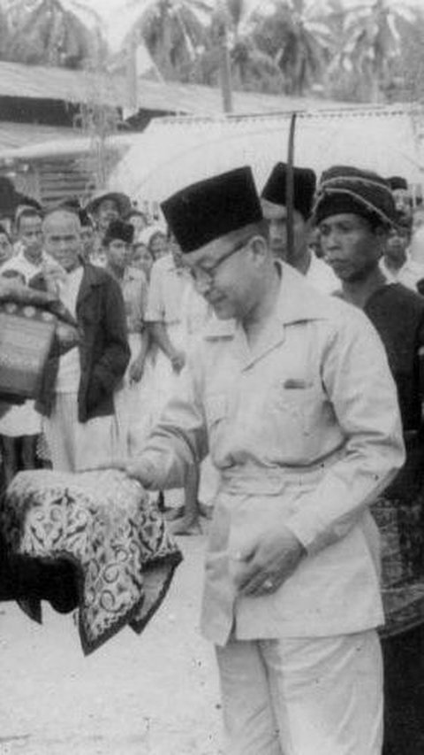 Momen Lawas Wakil Presiden Mohammad Hatta Saat Kunjungan ke Sumatera Barat, Begini Potretnya