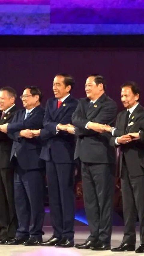 VIDEO: Sambutan Hangat Jokowi dan Megawati Ke PM China Li Qiang di Gala Diner KTT ASEAN