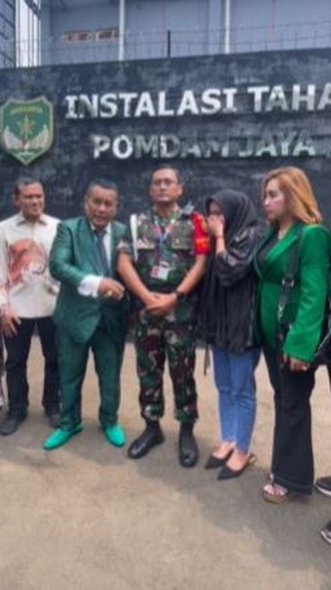 Sosok Kolonel TNI Tenangkan Tunangan Pemuda Aceh Tak Kuat Tahan Tangis di Pomdam Jaya