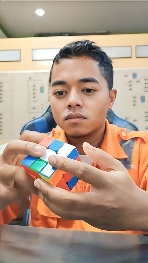 Heboh `Reza Arap` Becomes a Skilled Rubik's Cube Player as an Employee of a Power Plant, His Real Identity is Shocking